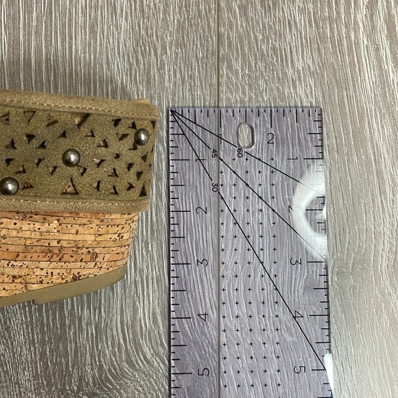 Minnetonka Lainey Laser Cut Suede Leather Cork Wedge Sandal Tan 9 - Picture 11 of 15